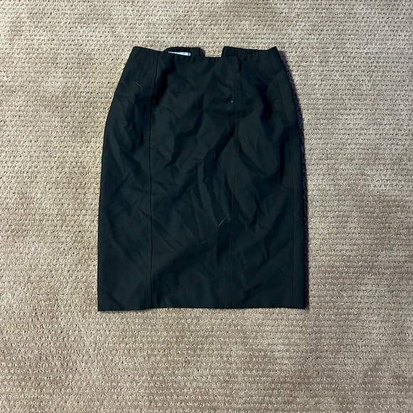 Van Heusen Dresses & Skirts - Van Husen black pencil skirt 8 stretch